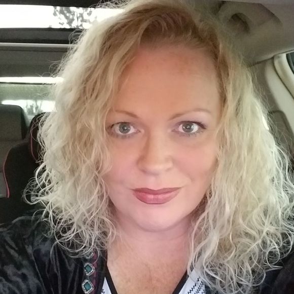 Meet your Posher, Kimberly - Picture 2 of 10